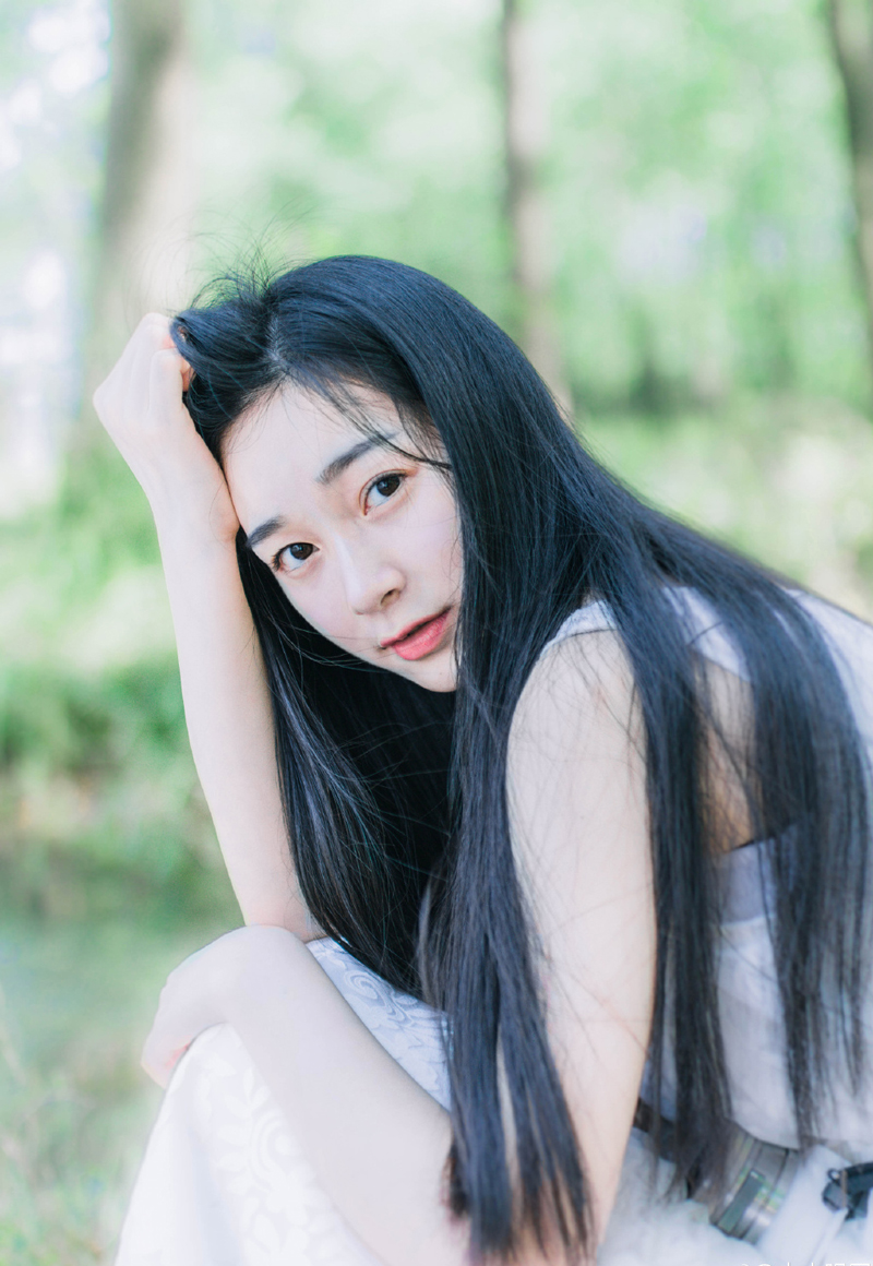 “吼~”伏德一把拔出了腿上的箭簇，身体一滚，滚进了对方的战船之中，手中钢刀一刀将两名江东战士的腿齐根斩断，这是他这辈子第一次，作为自己参战，无所谓忠诚，无所谓为谁而战，他只想为自己战一次，哪怕，是最后一次。